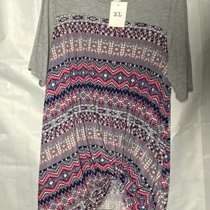 😍Lovely style top .  NWT